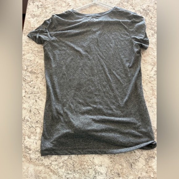 Womens Under Armour T-shirt Gray Medium - Picture 10 of 12